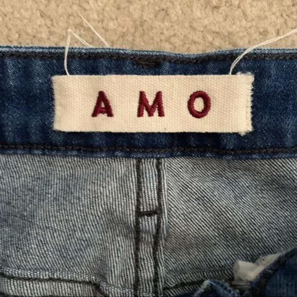 AMO High Rise Twist Crop Blue Jeans in Sweetheart